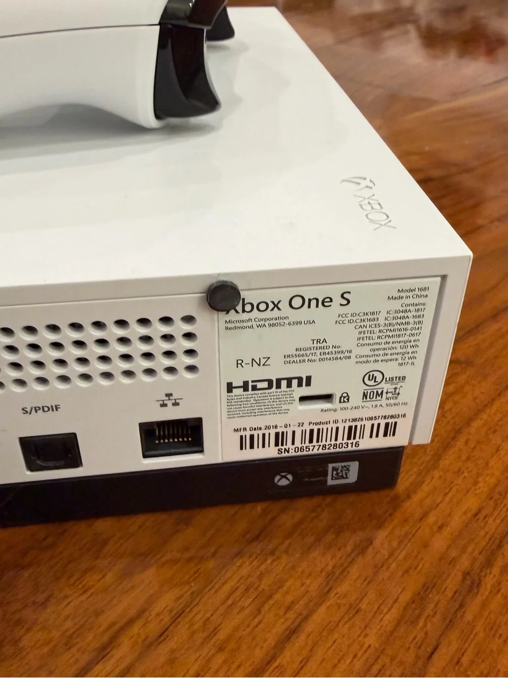 xbox one s white console bundle model 1681 + controller